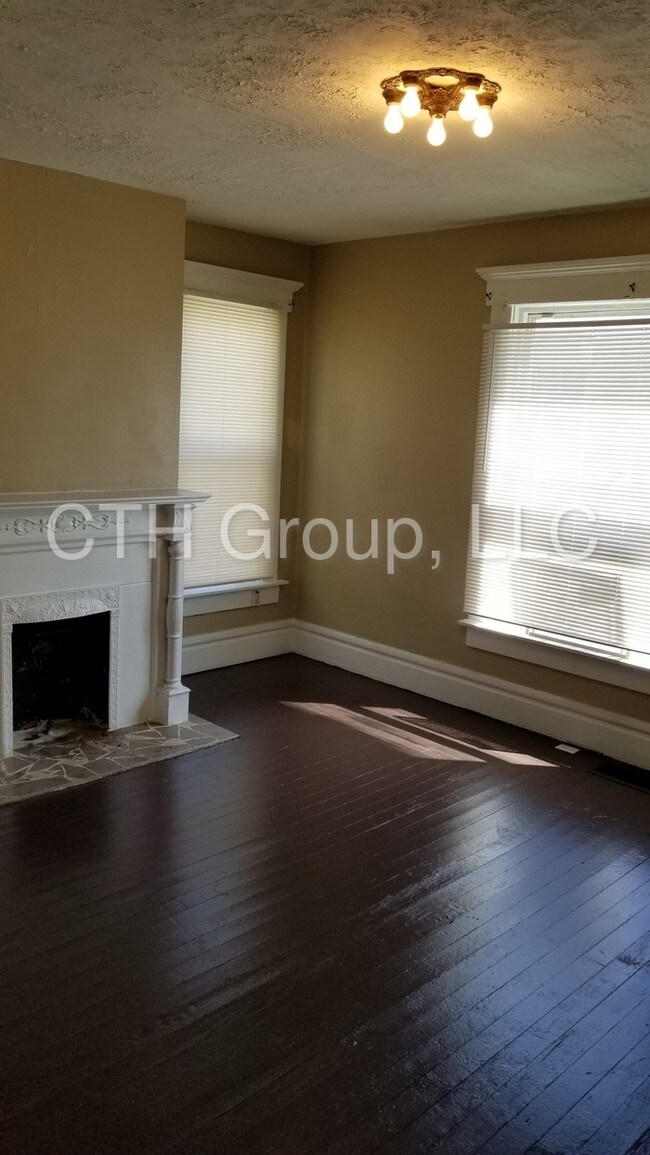 Building Photo - 457 N Monroe Ave