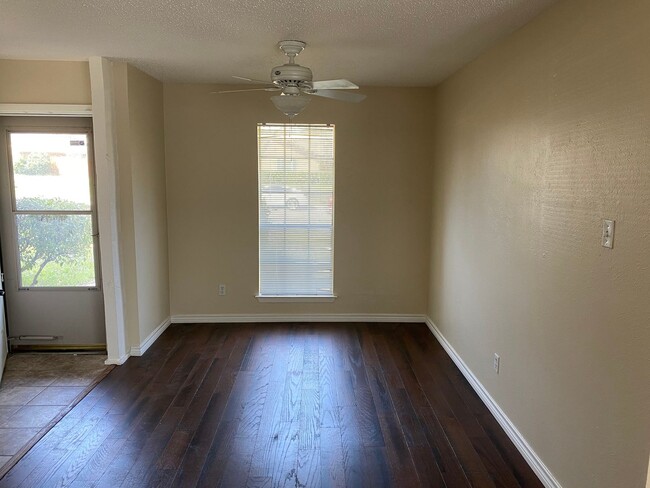 Building Photo - Richardson One Story!