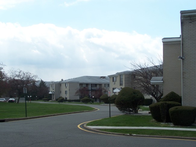 Building Photo - Baldwin Manor