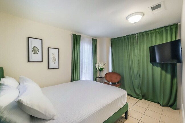 Foto del edificio - 1327 W 21st St