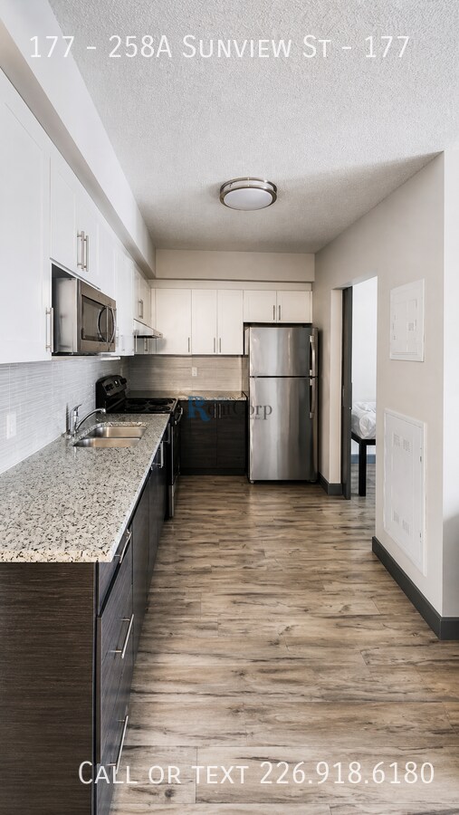 Building Photo - 258A-258A Sunview St