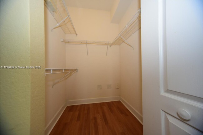 Foto del edificio - 6001 SW 70th St