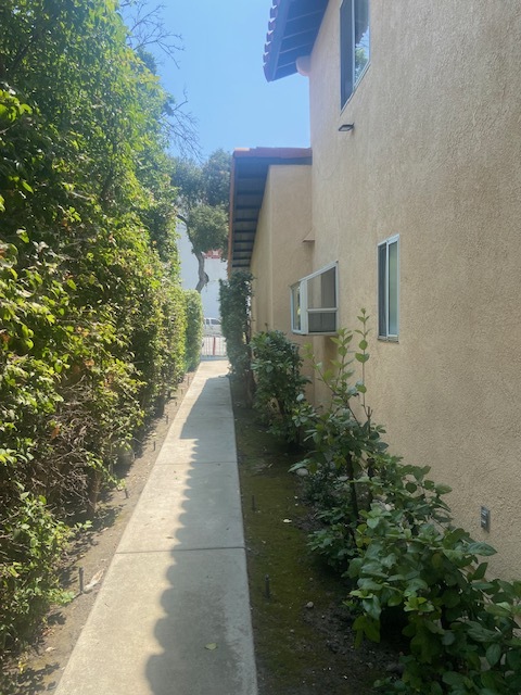 Building Photo - 807 N San Gabriel Ave