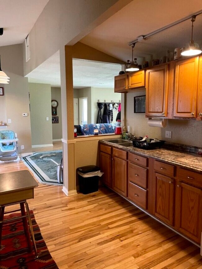 Foto del edificio - 3 bdrm/1 bath Country Ranch available April 1st!