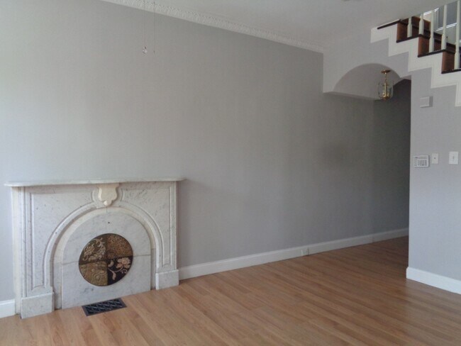 Building Photo - 146 N Lakewood Ave