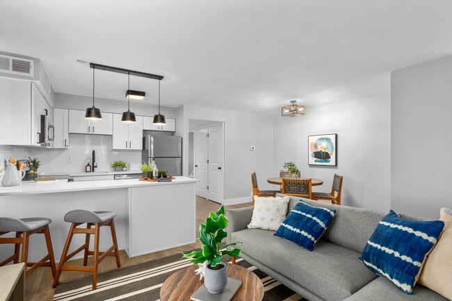 Building Photo - The Square on Delmar