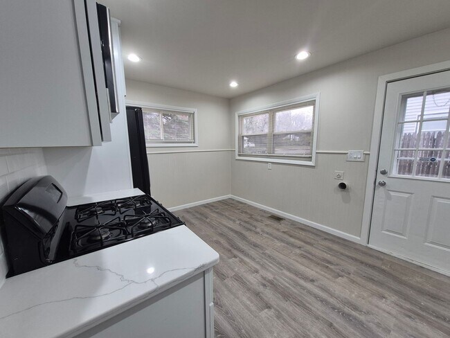 Foto del edificio - A must see 3-bedroom home!!