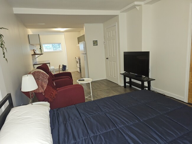 SALON - 3476 Rue Sherbrooke E
