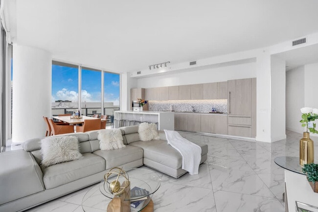 Building Photo - 4111 S Ocean Dr