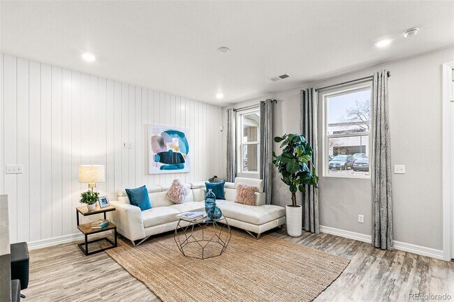 Foto del edificio - 1046 Oak Cir