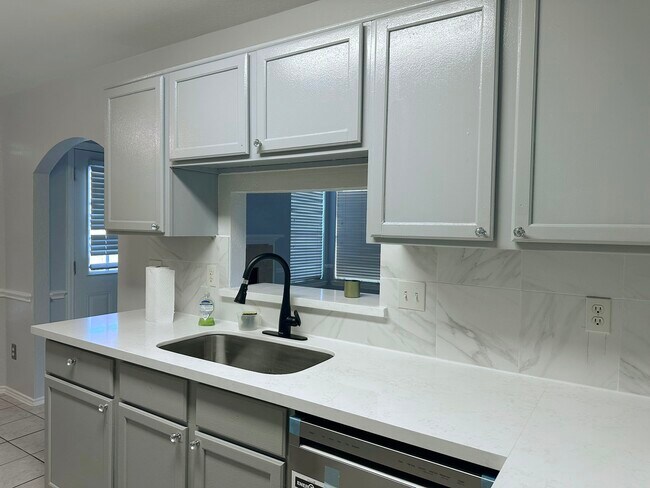 Foto del edificio - 15522 Baxter Ave