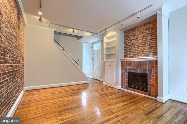 Building Photo - 136 Gittings St