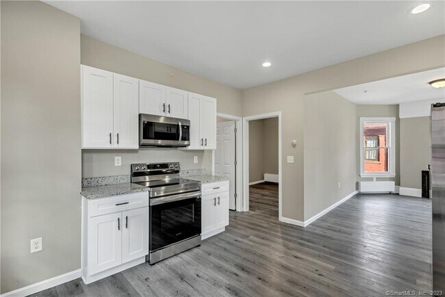 Building Photo - 60 Russ St