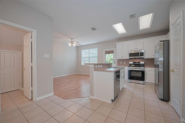 Foto del edificio - 16839 Carrollton Creek Ln