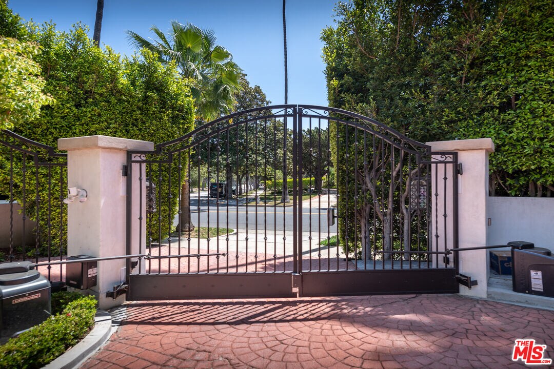Foto principal - 906 Benedict Canyon Drive