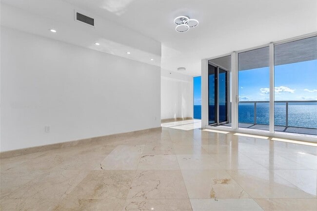 Foto del edificio - 19111 Collins Ave