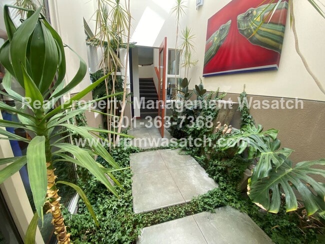 Check out This Stunning 3 Bedroom 2.5 Bath... - Check out This Stunning 3 Bedroom 2.5 Bath... House