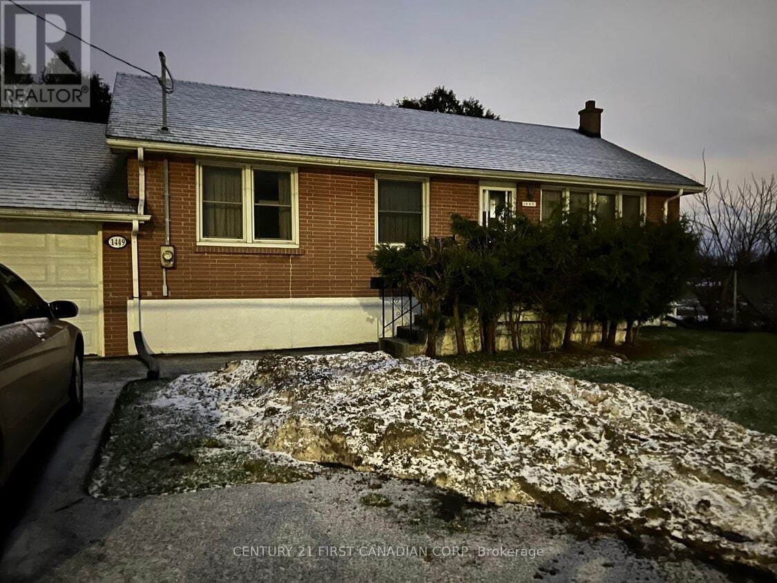 Primary Photo - 1449 Oxford St E