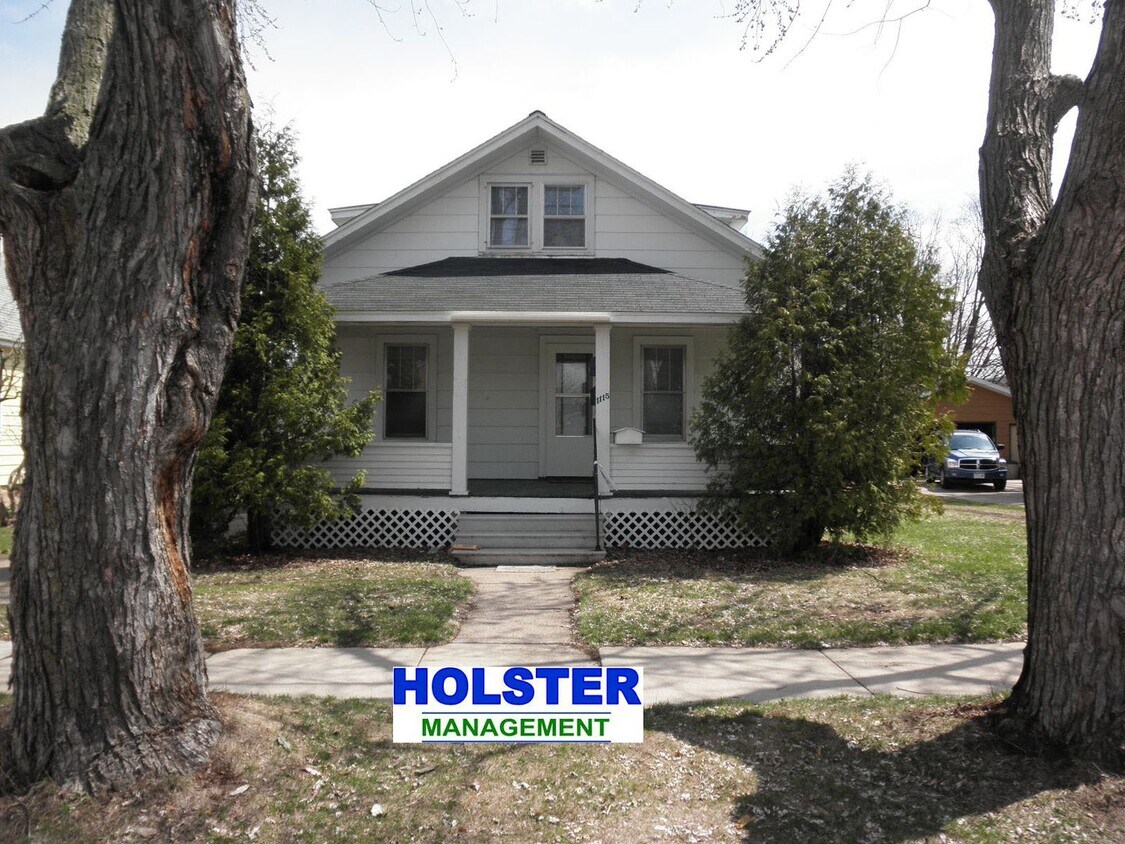 1115 S 8th Ave Unit 1/2, Wausau, WI 54401 Room for Rent in Wausau, WI