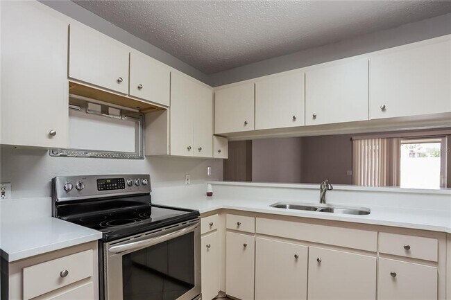 Building Photo - 5499 Moon Valley Dr