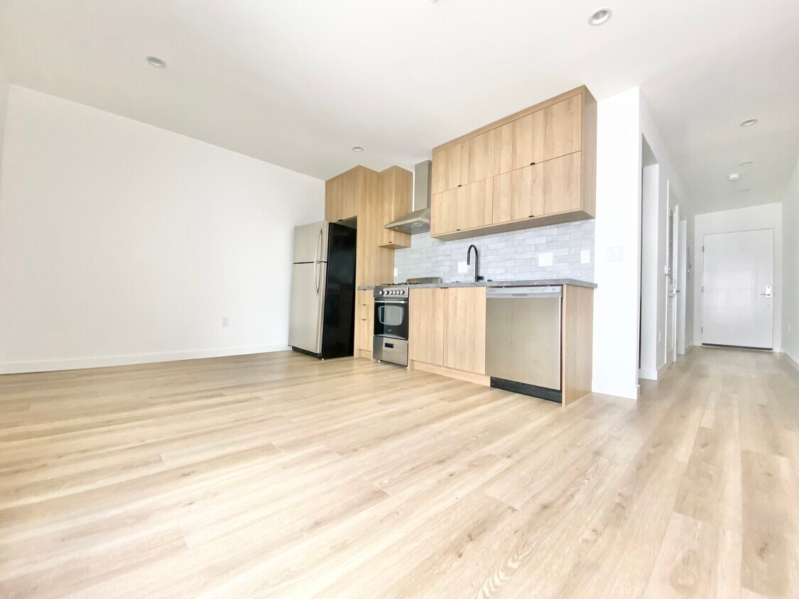Primary Photo - 233 Rosemont Ave