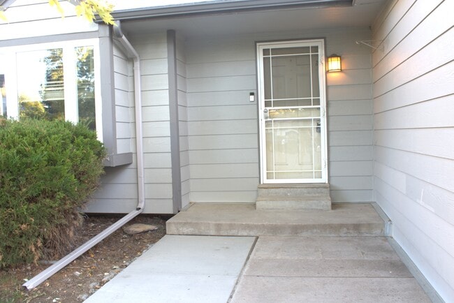 Foto del edificio - 7994 S Field St