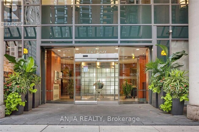 Photo du bâtiment - 1121 Bay St.