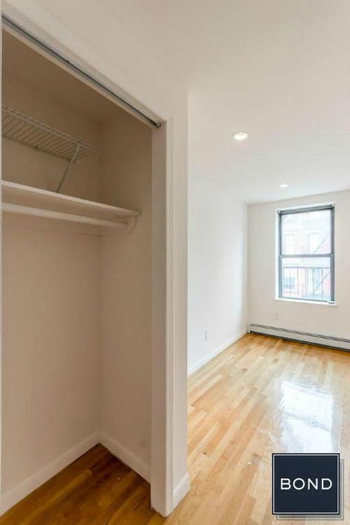 Building Photo - 340 E 9th St