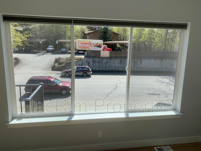 Foto del edificio - 659 E 76th Ave