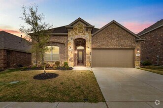 Building Photo - 2104 Lake Cliff Dr