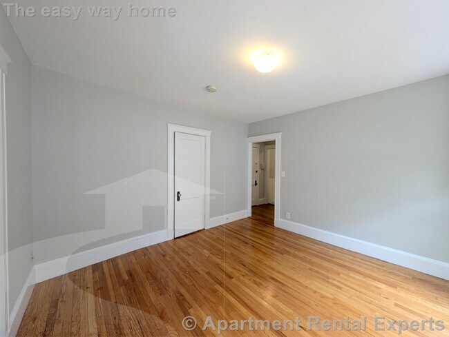 Foto del edificio - 156-158 Summer St Unit #304