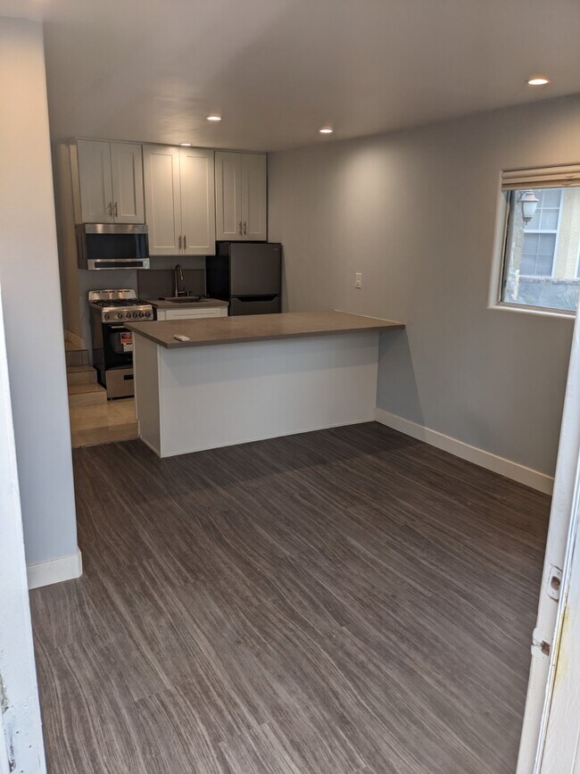 Living room and Kitchen w/peninsula - 17915 Erwin St