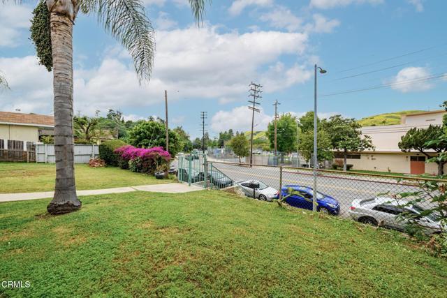 Foto del edificio - 2728 N Eastern Ave