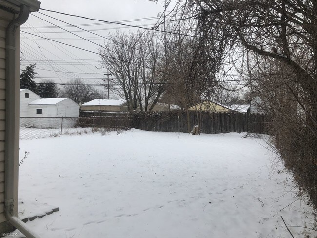 Foto del edificio - 3 br, 1 bath House - 13311 Julius Ave
