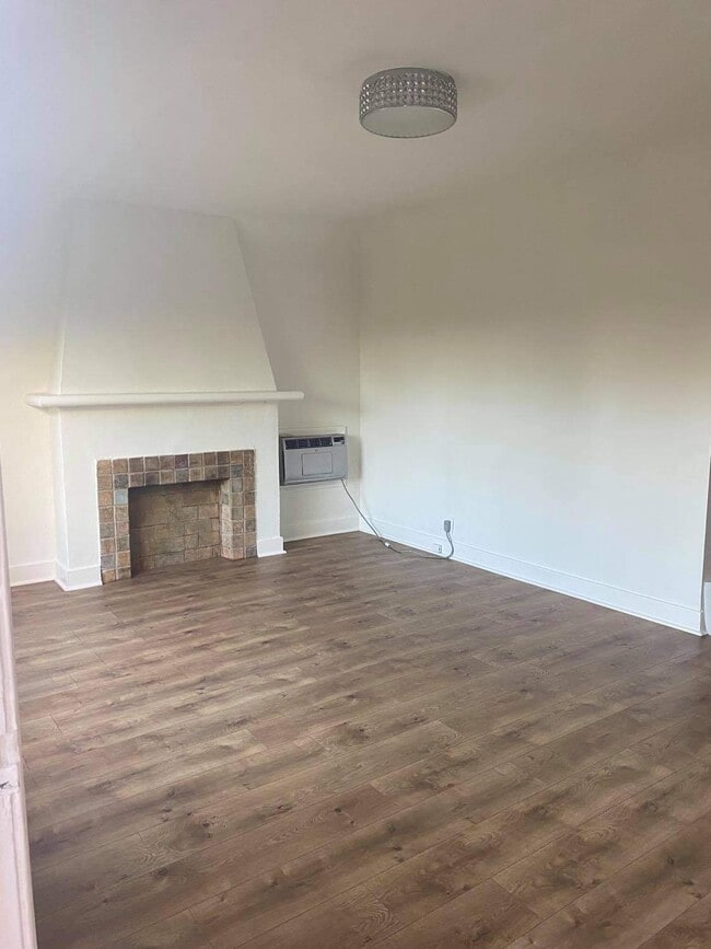 Building Photo - 4525 Avocado St