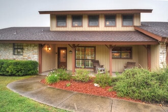 Building Photo - 40101 Heritage Hollow Rd