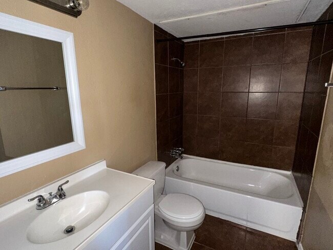 Building Photo - 6905 Blackberry Dr