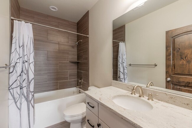 Foto del edificio - Bright & Spacious 2-Bed Condo in Black Roc...