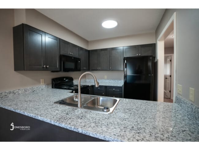 Building Photo - Lakewood Condos: NEWLY REMODELED