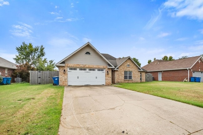 Building Photo - Charming 4-Bedroom Home with Modern Amenit...