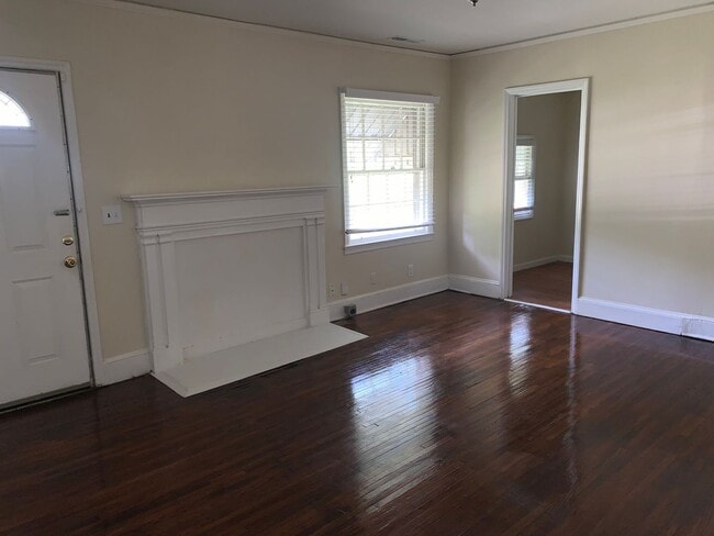 Foto del edificio - Charming and Modernized Three Bedroom Home...