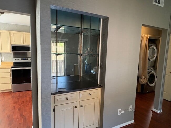 Building Photo - Start your Next Chapter!!! 2nd Floor Condo, Close to Shopping and Dining!!!