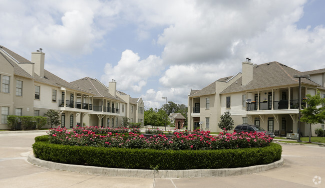 Building Photo - Chenier Apartments