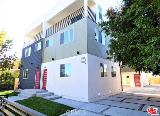 Foto del edificio - 1113 Carmona Ave