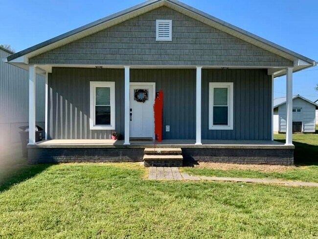 Building Photo - 720 15th St SE