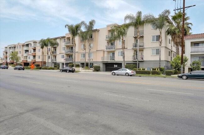 Building Photo - 13941 Sherman Way
