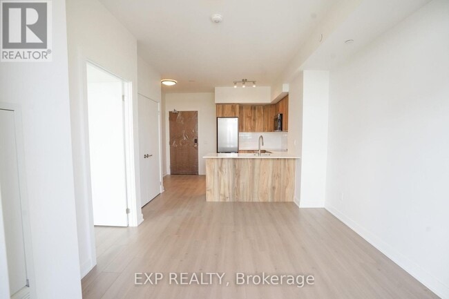 Building Photo - 25 Wellington St S