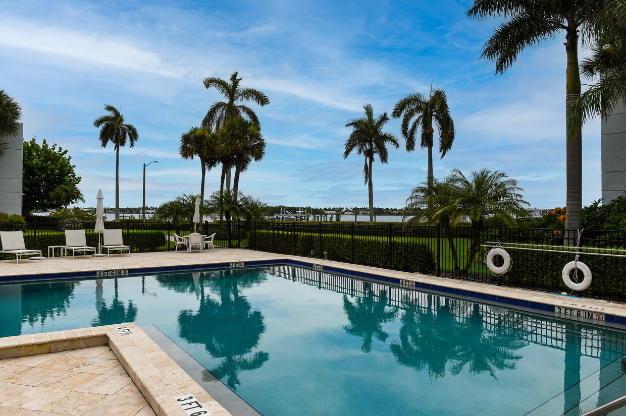 Foto del edificio - 3701 S Flagler Dr