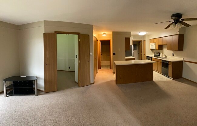 open floor-plan - 158 Hartford Ct