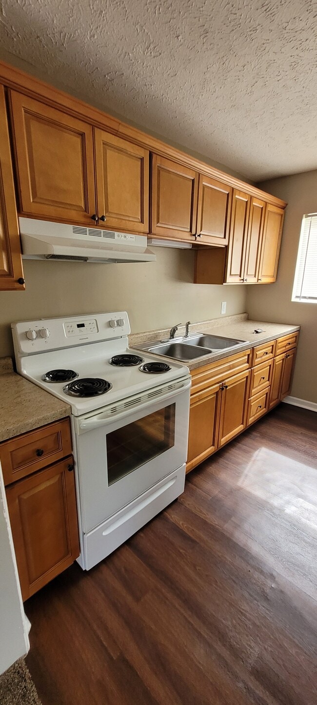 Building Photo - 1333 Ponca Ave